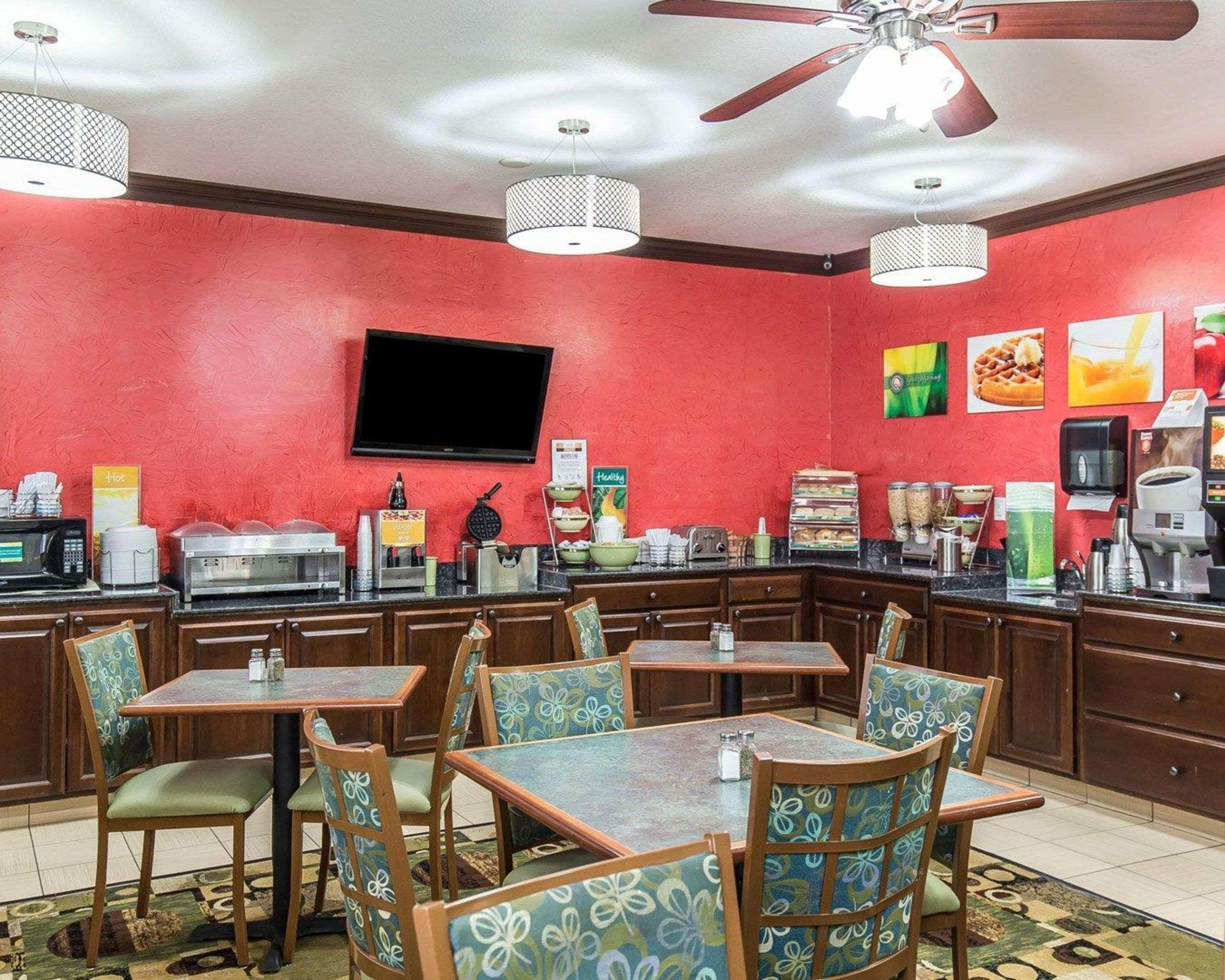 Quality Inn At Collins Road - Cedar Rapids Ngoại thất bức ảnh