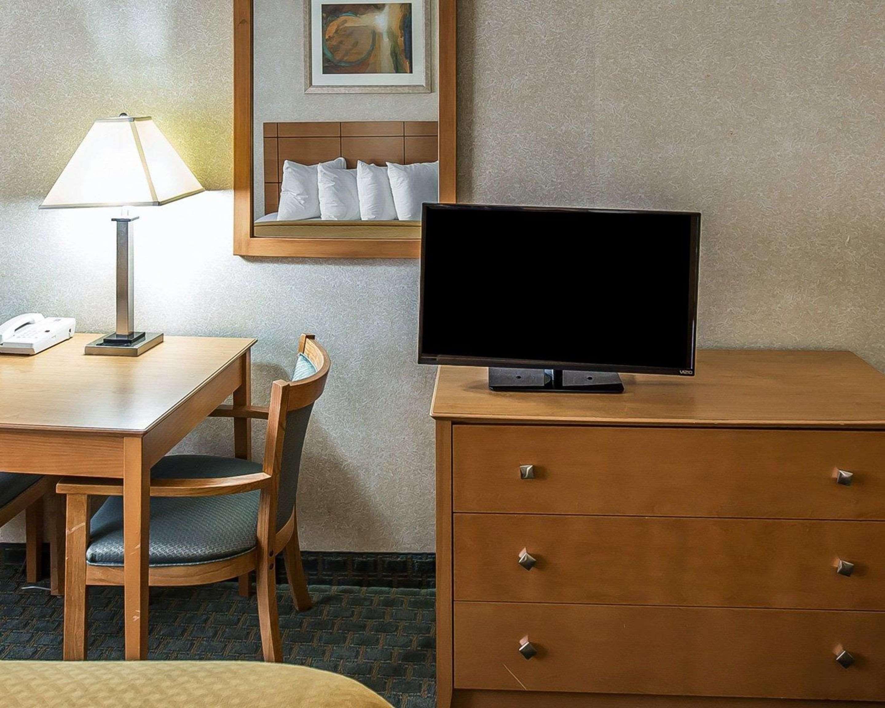 Quality Inn At Collins Road - Cedar Rapids Ngoại thất bức ảnh