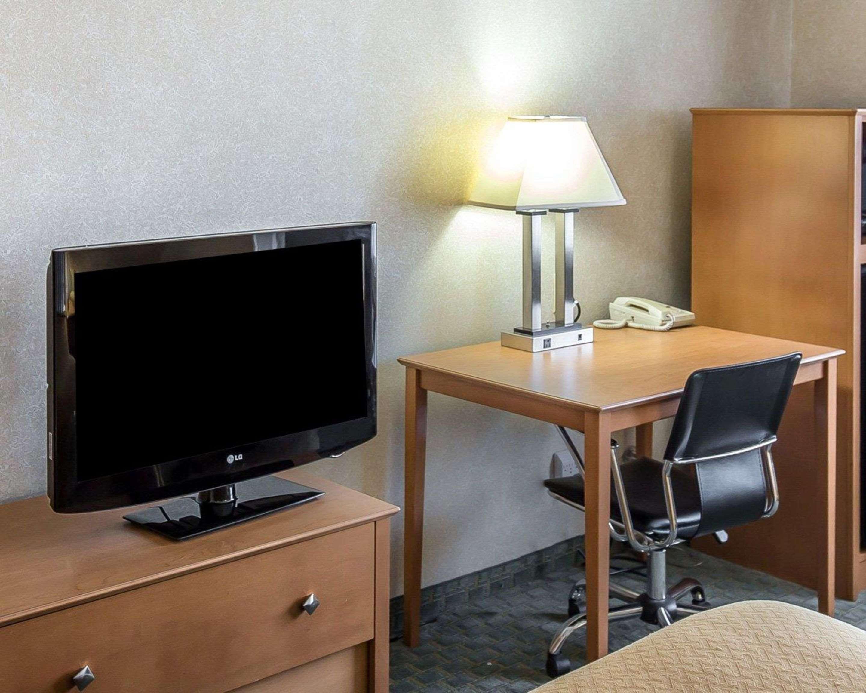Quality Inn At Collins Road - Cedar Rapids Ngoại thất bức ảnh