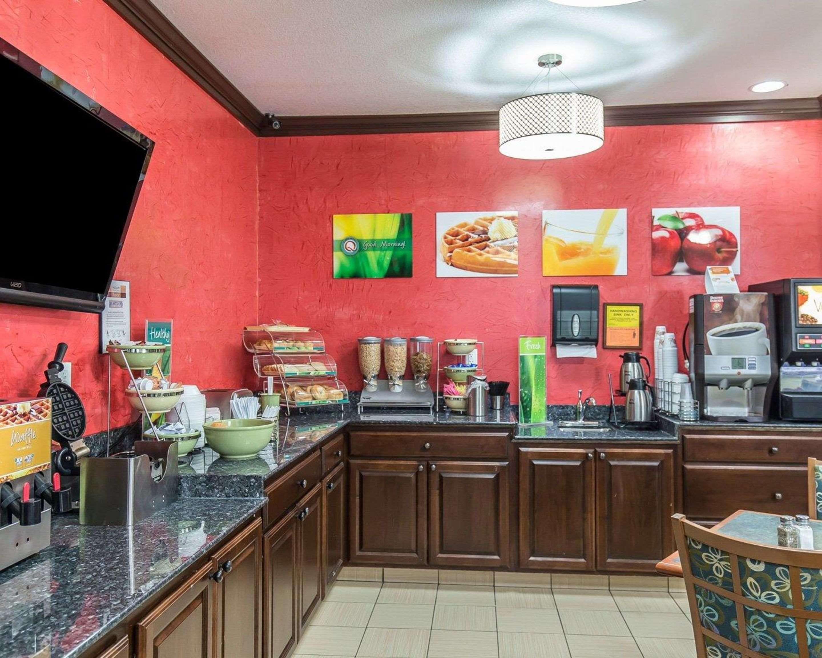 Quality Inn At Collins Road - Cedar Rapids Ngoại thất bức ảnh