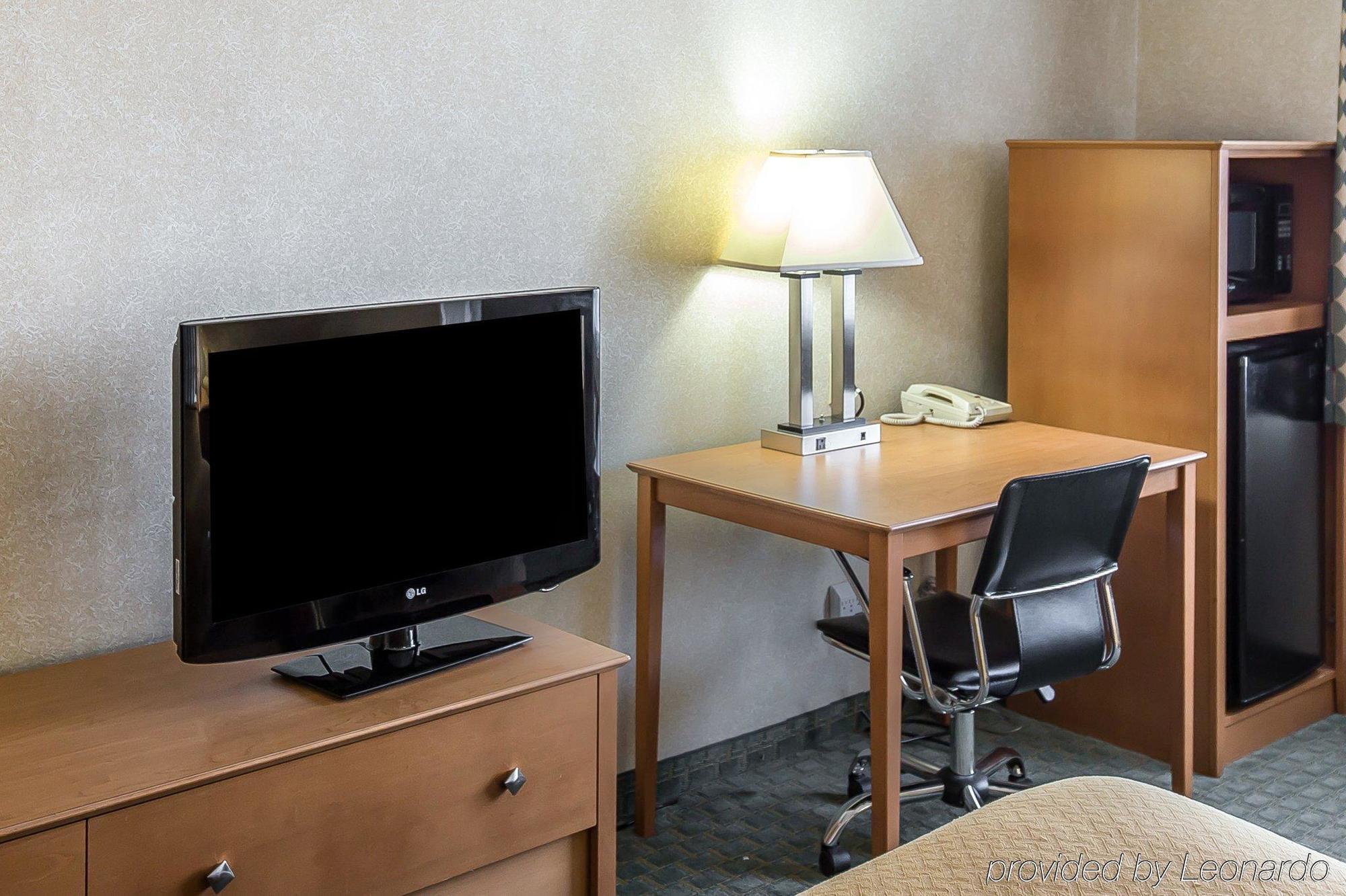 Quality Inn At Collins Road - Cedar Rapids Ngoại thất bức ảnh