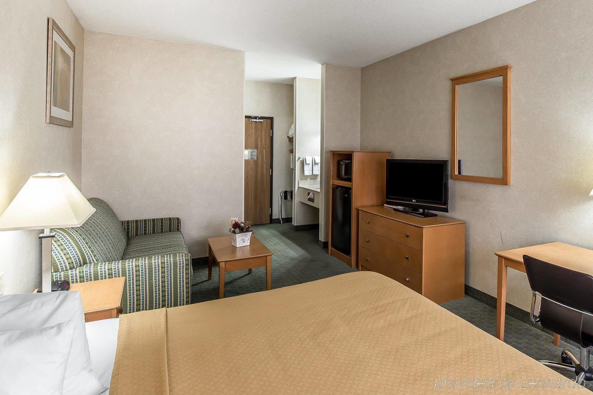 Quality Inn At Collins Road - Cedar Rapids Ngoại thất bức ảnh